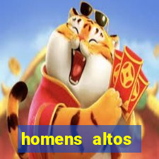 homens altos sarados pelados